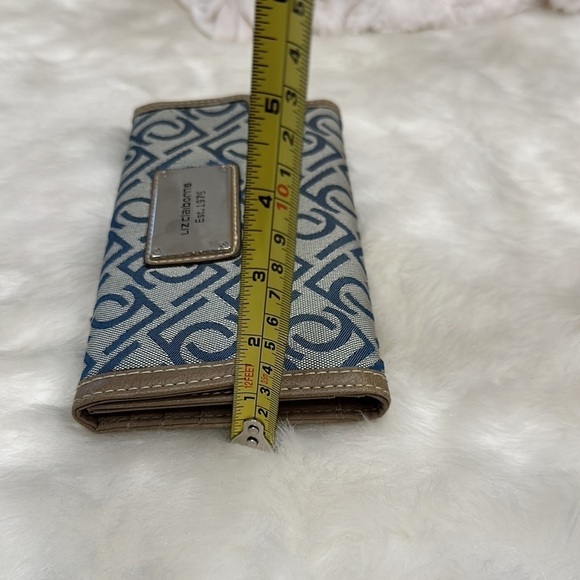 Liz Claiborne Tan and Blue wallet with Elegant Design - Picture 12 of 12